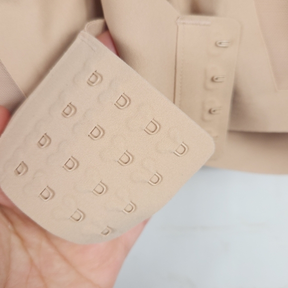 Honeylove Mesh CrossOver V-Neck Wireless Bra in Sand 40 C/D (1X) - Picture 11 of 12